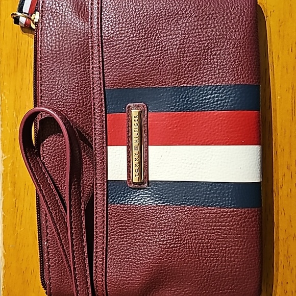 Tommy Hilfiger Wristlet - Picture 1 of 4